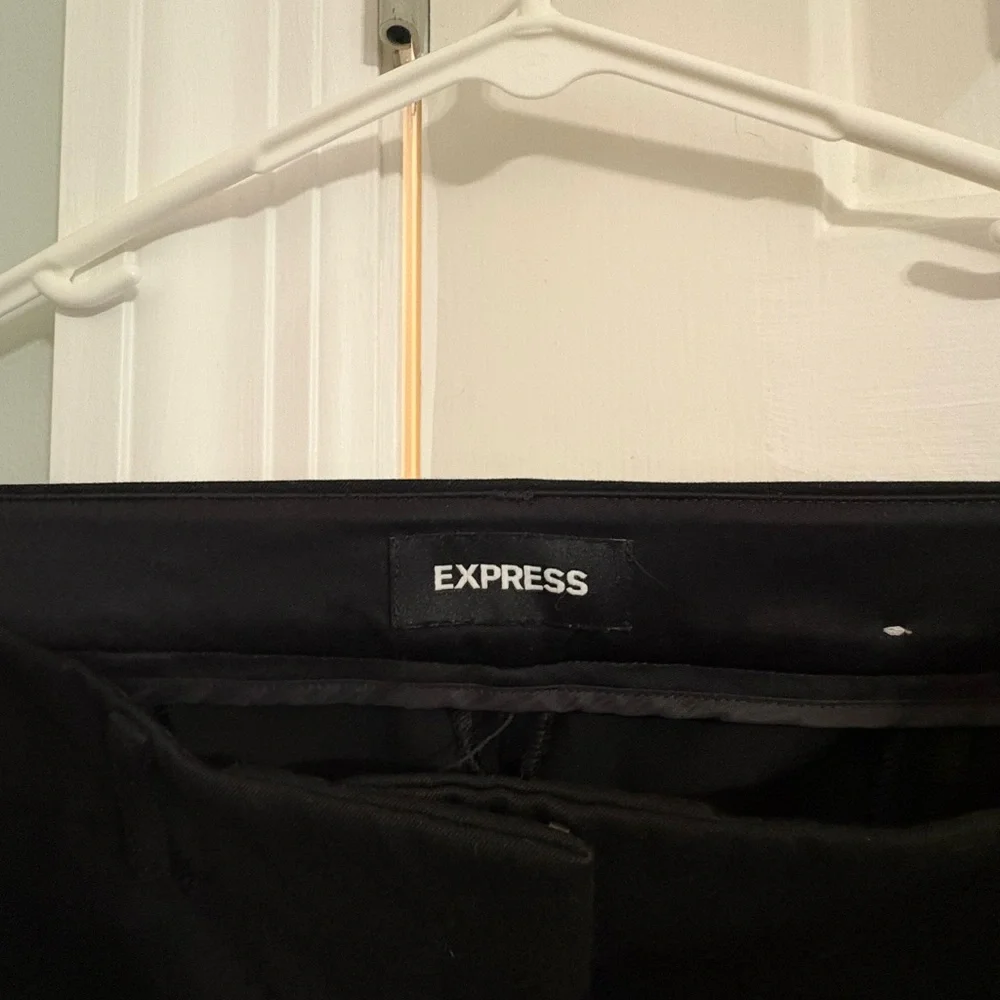 Express Women’s Cropped Skinny High Rise pant - Picture 2 of 3